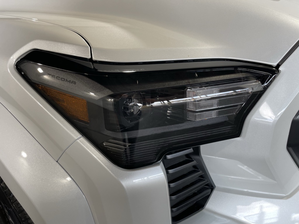 2025 Toyota Tacoma photo 7
