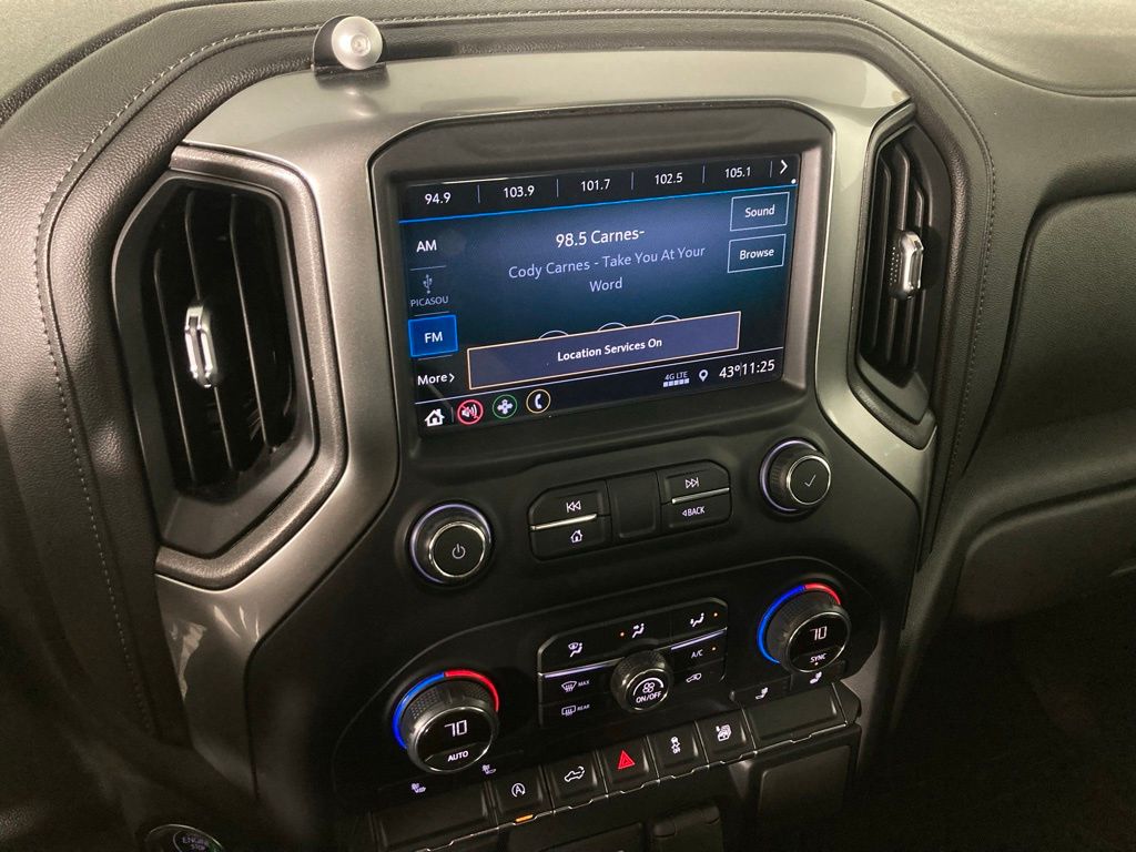 Used 2021 Chevrolet Silverado 1500 LT with VIN 1GCPYDEKXMZ349628 for sale in Elk River, Minnesota