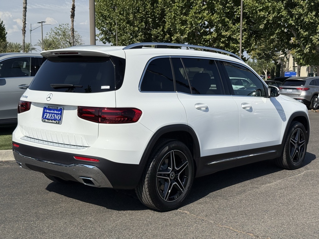2026 Mercedes Benz GLB 250 photo 3