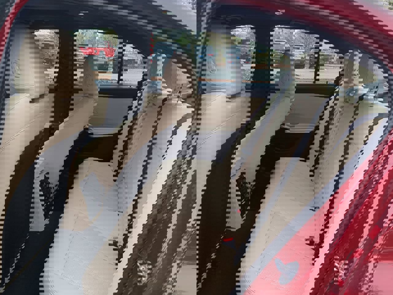 2025 Bmw 330i photo 12