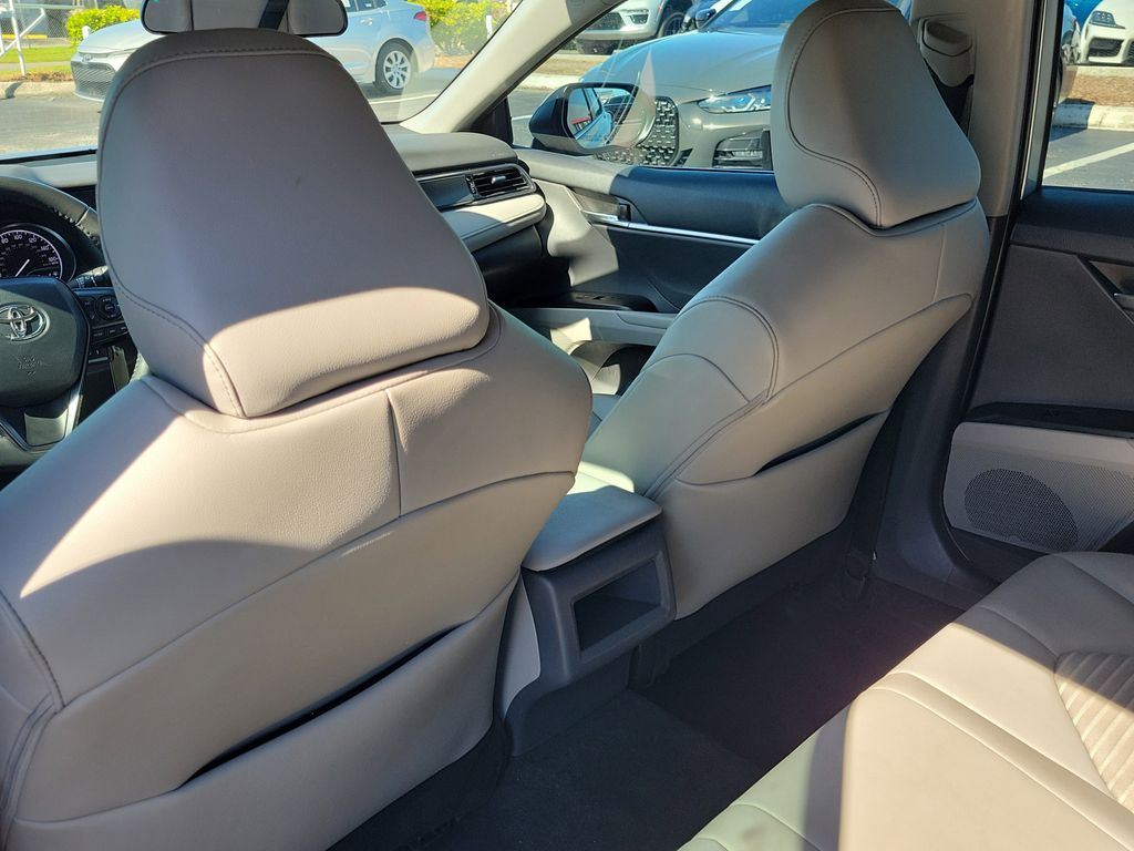 2023 Toyota Camry SE photo 9