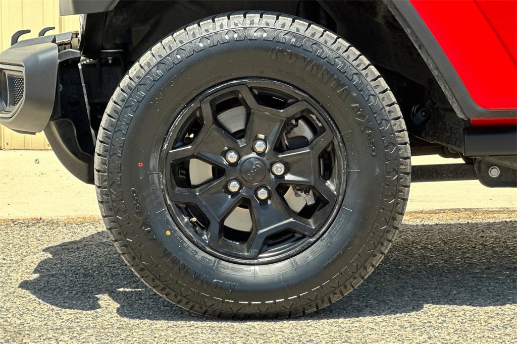 2022 Jeep Gladiator Willys Sport photo 24