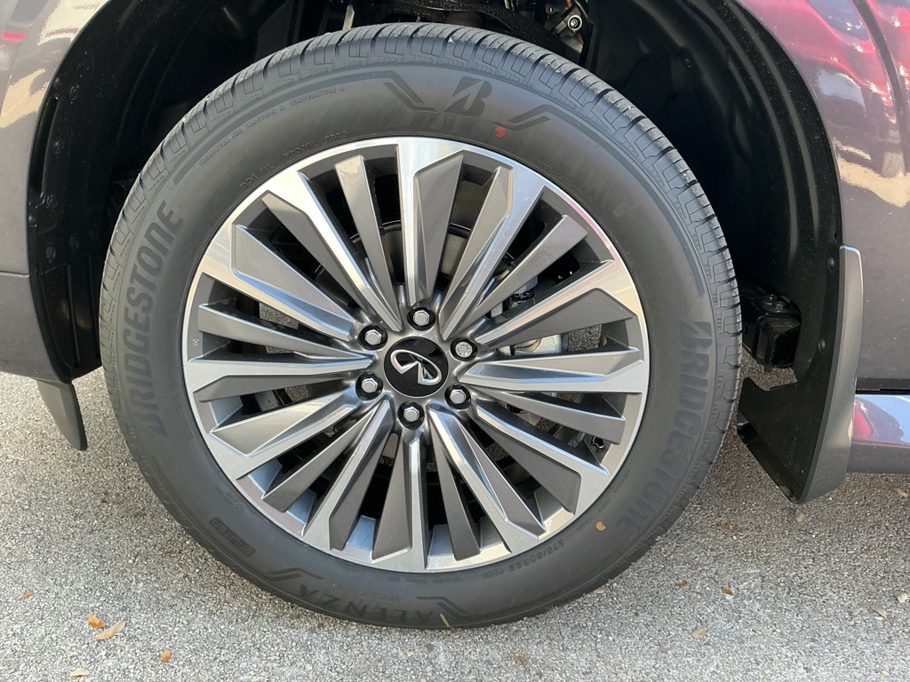 2026 Infiniti QX80 Luxe photo 4