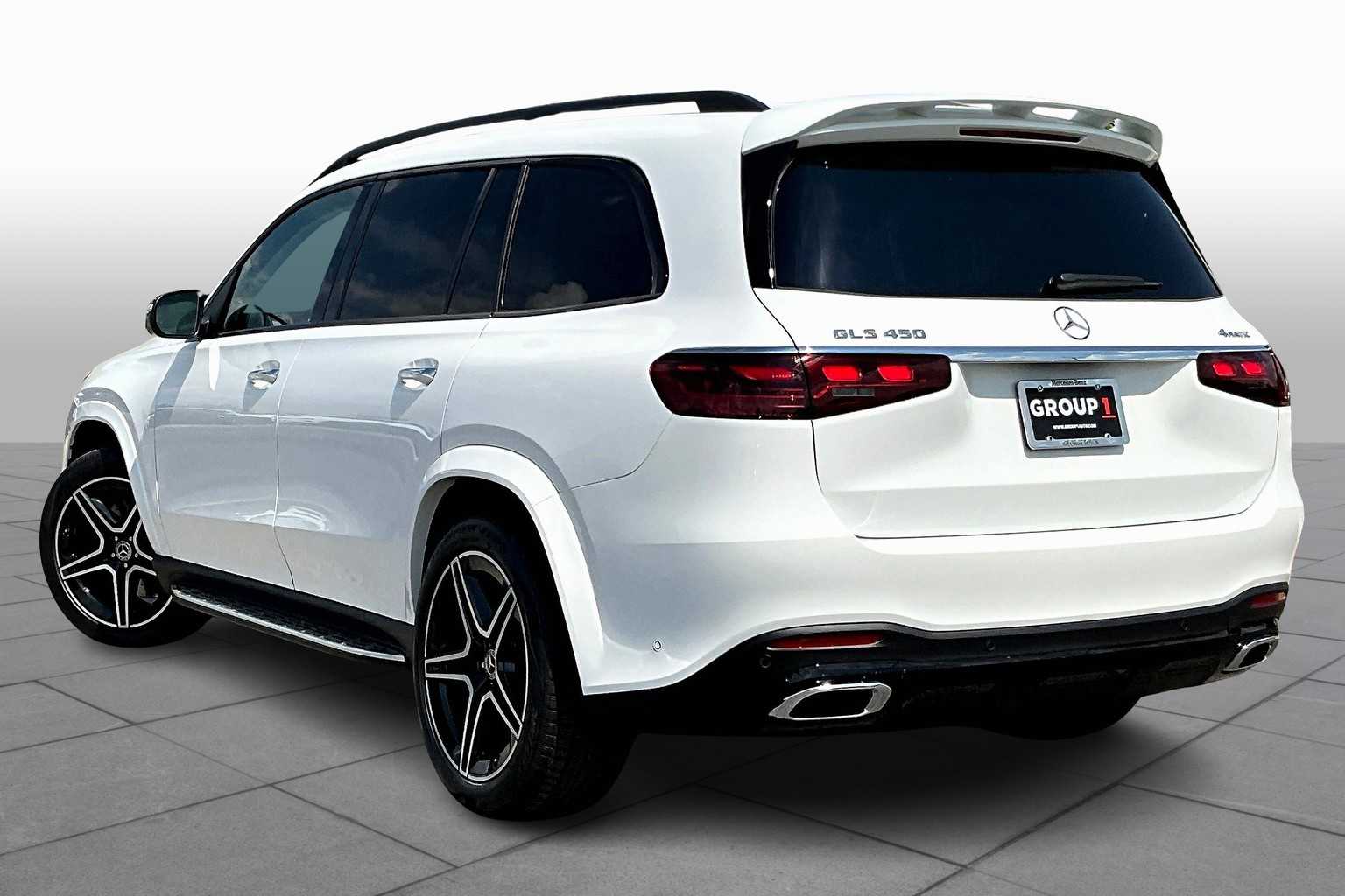 2026 Mercedes Benz GLS 450 4MATIC photo 4