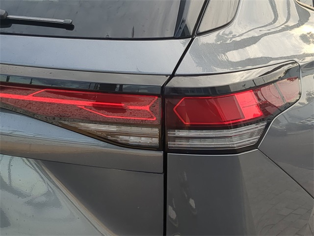 2025 Volkswagen Tiguan SE R-Line Black photo 8