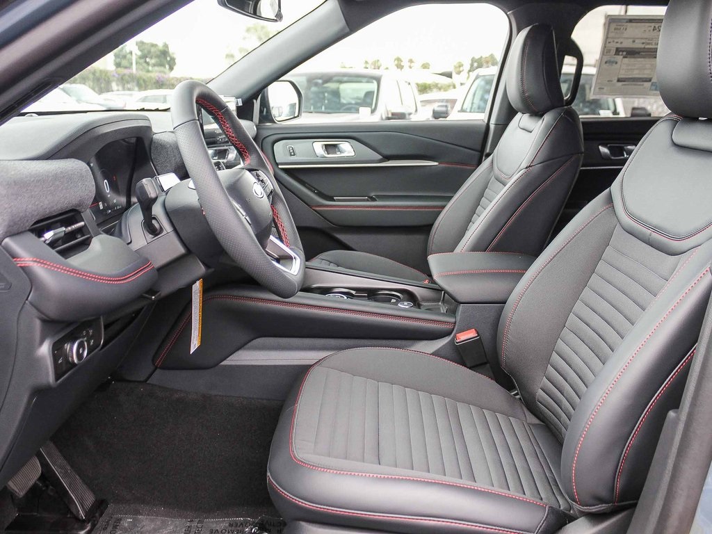2025 Ford Explorer ST-Line photo 16