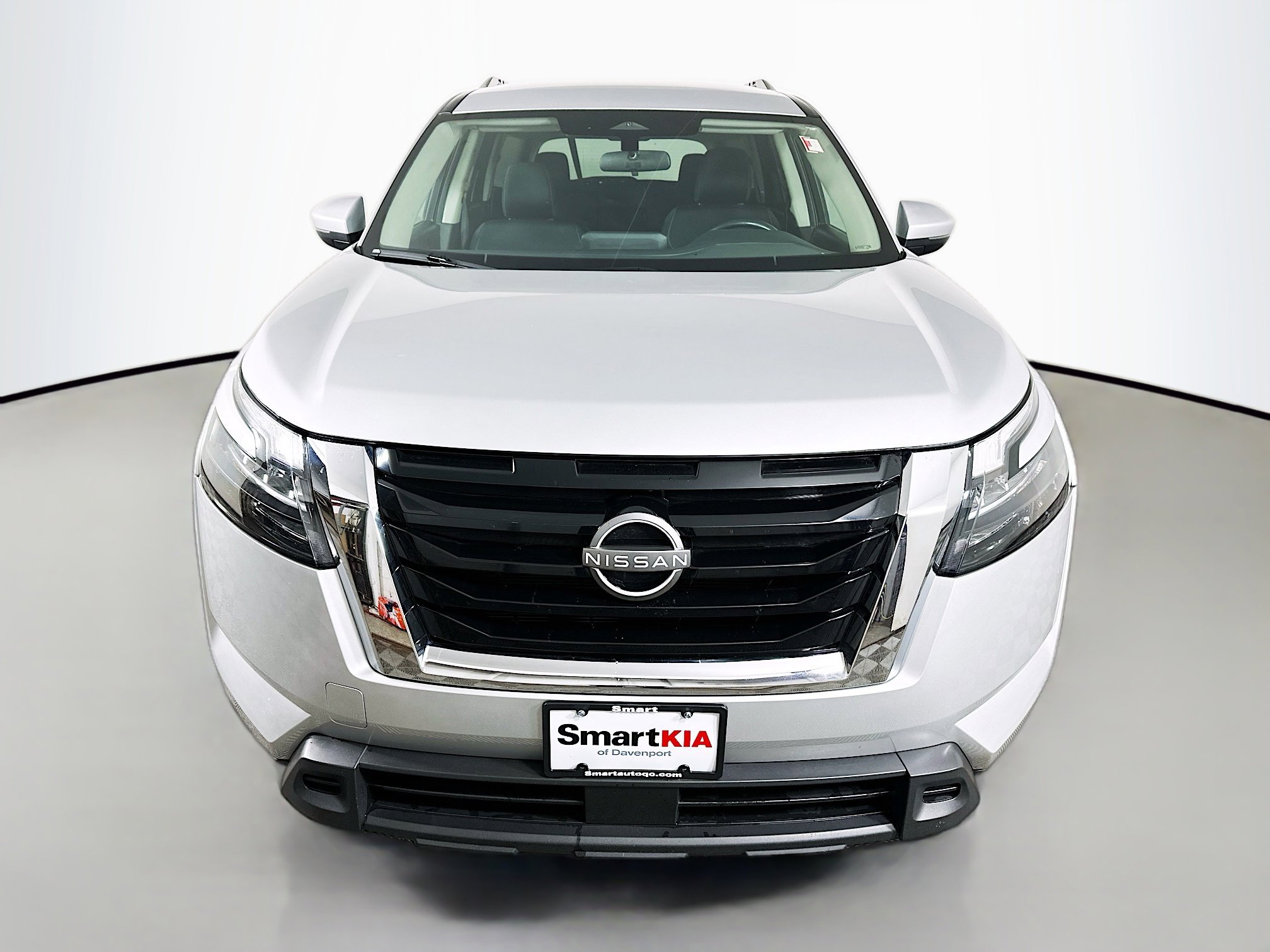 2023 Nissan Pathfinder SV photo 2