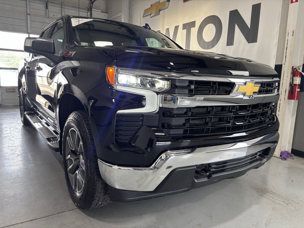 2025 Chevrolet Silverado 1500 LT photo 27
