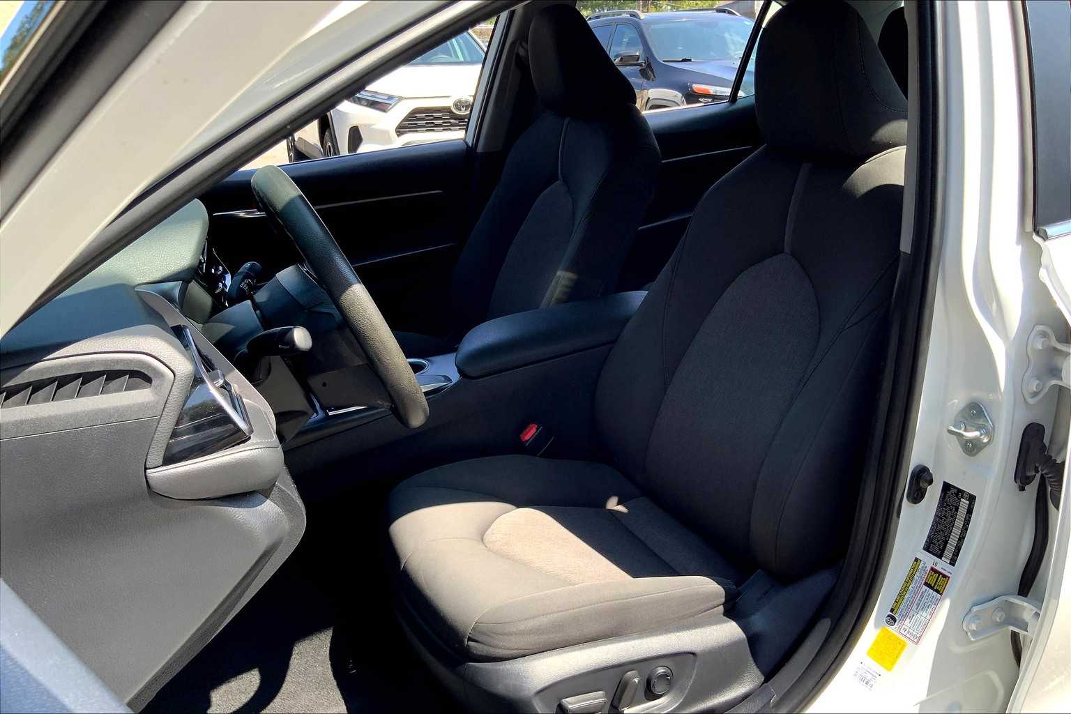 2023 Toyota Camry LE photo 14