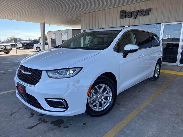 2023 Chrysler Pacifica Touring L's photo