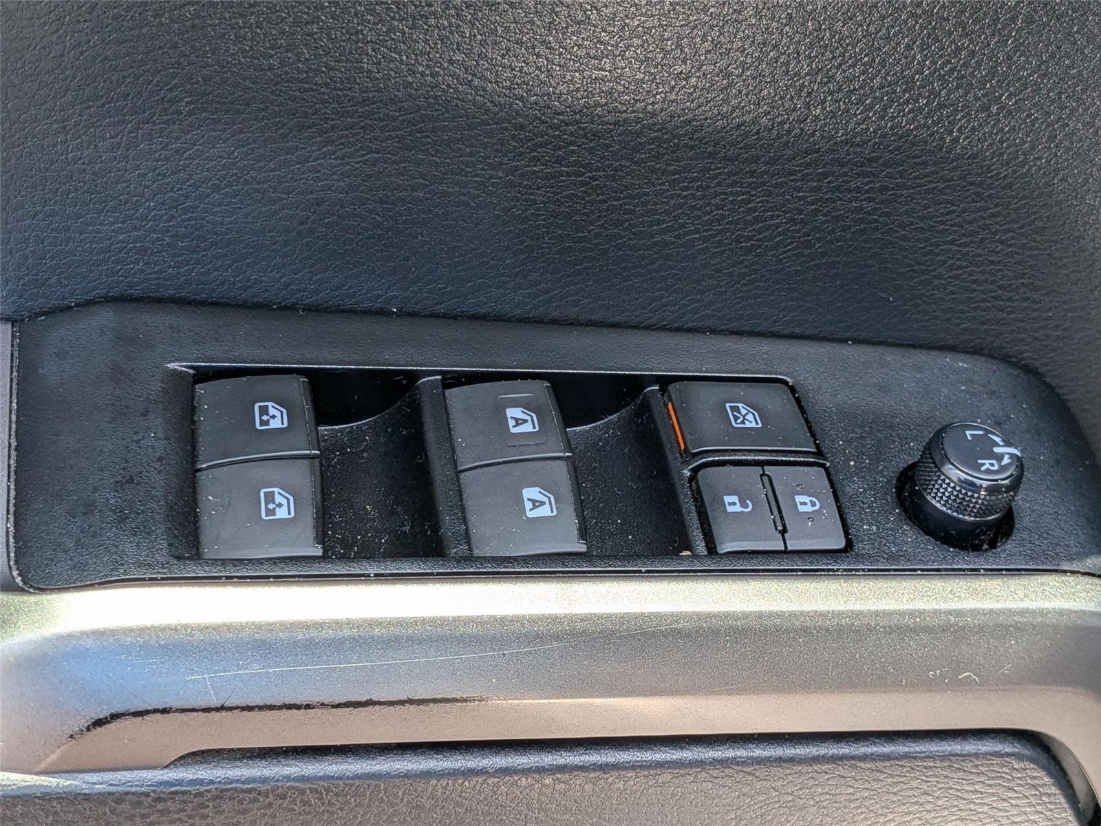 2023 Toyota Tacoma SR5 Double Cab V6 photo 13