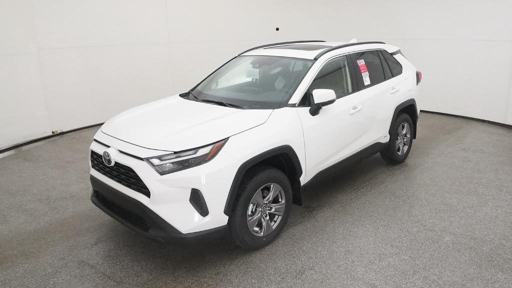 2025 Toyota RAV4 XLE's photo