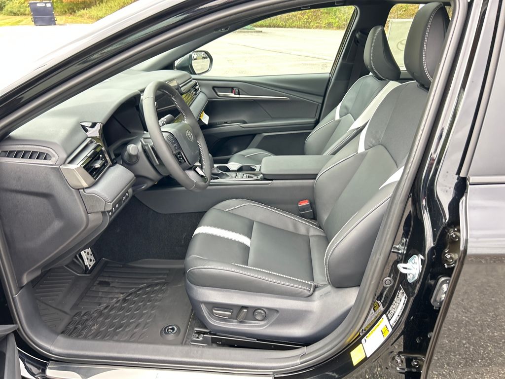 2026 Toyota Camry SE photo 9