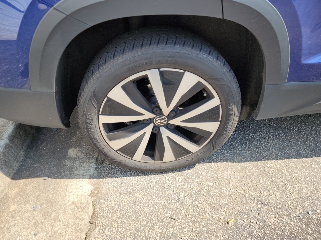 2023 Volkswagen Taos SE photo 4