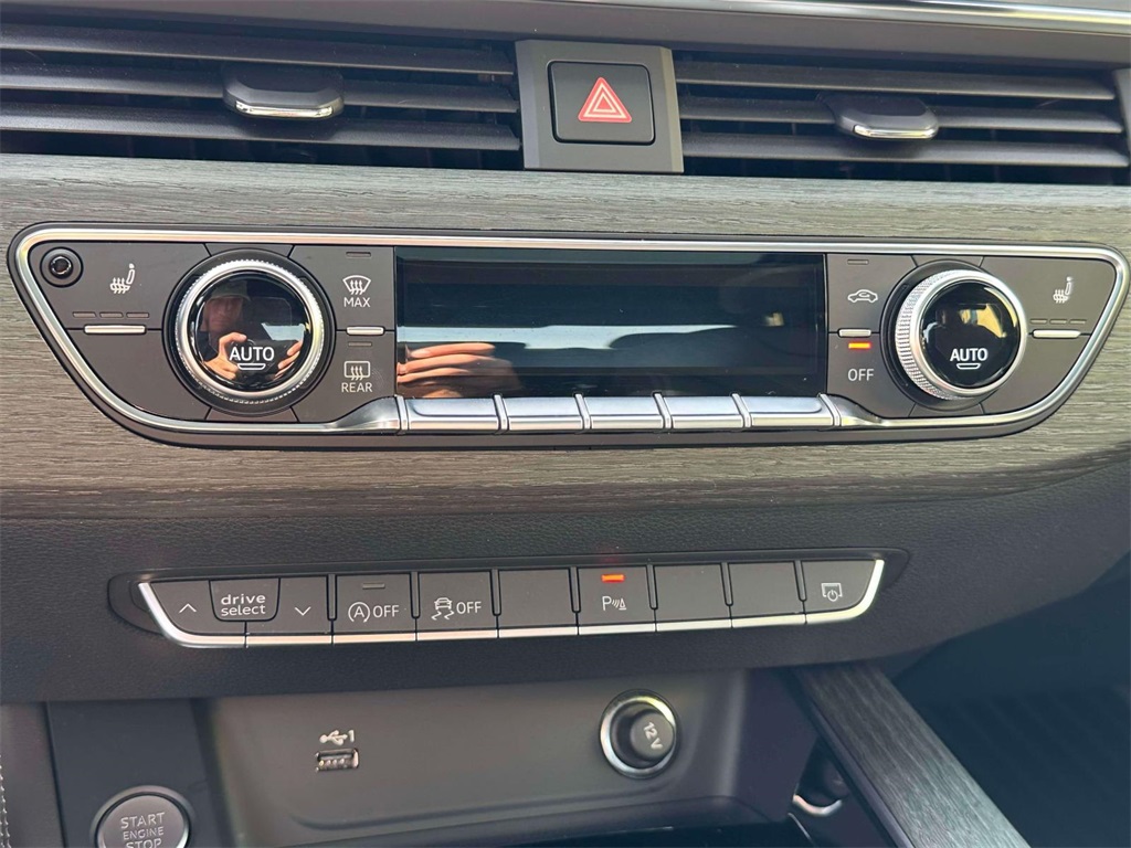 2023 Audi A4 45 S line Premium Plus Quattro photo 25