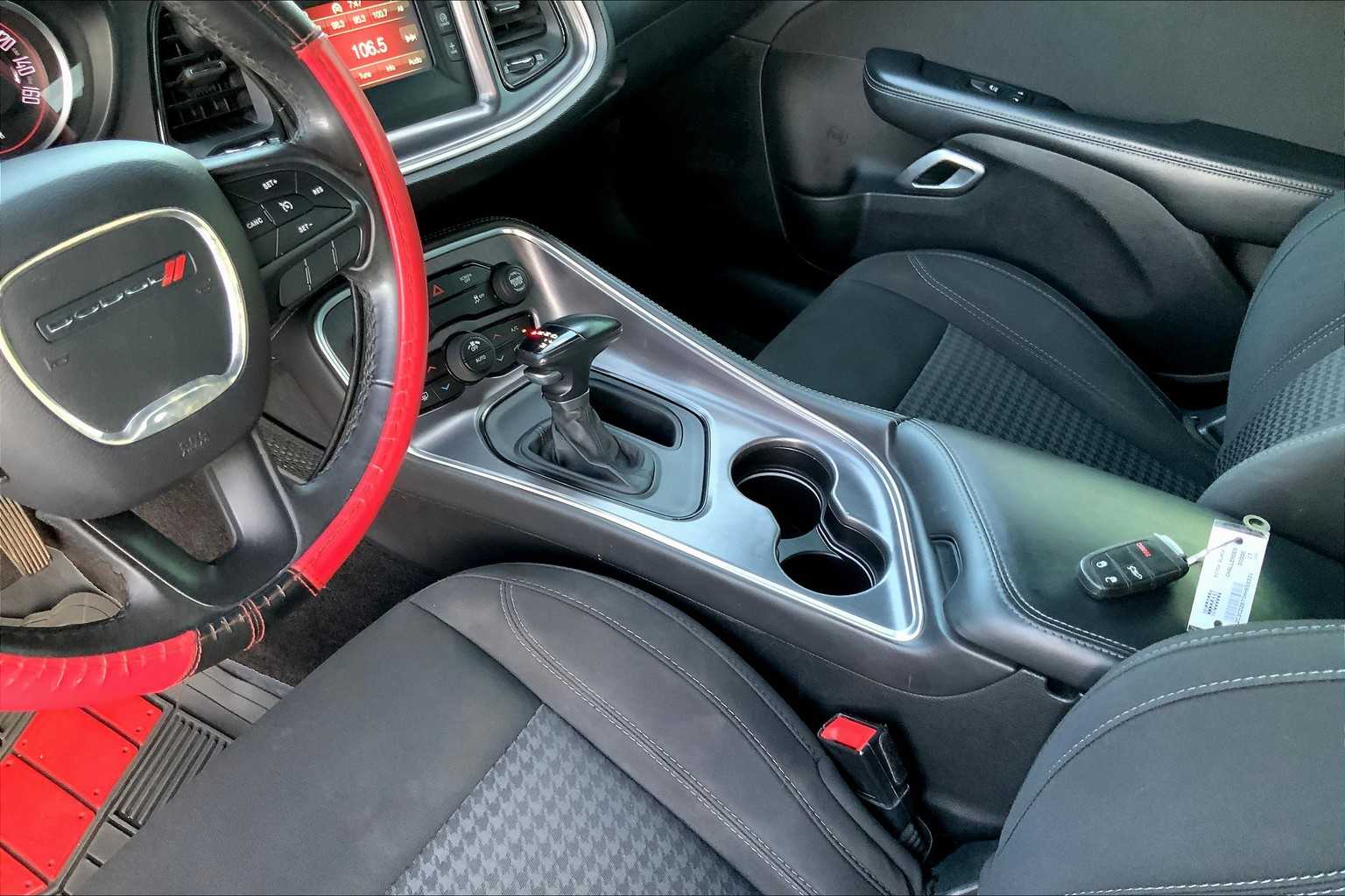 2017 Dodge Challenger R/T photo 14