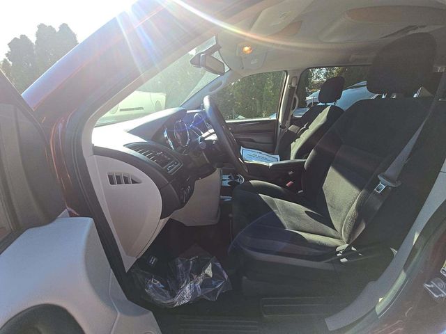 2019 Dodge Grand Caravan SE photo 3
