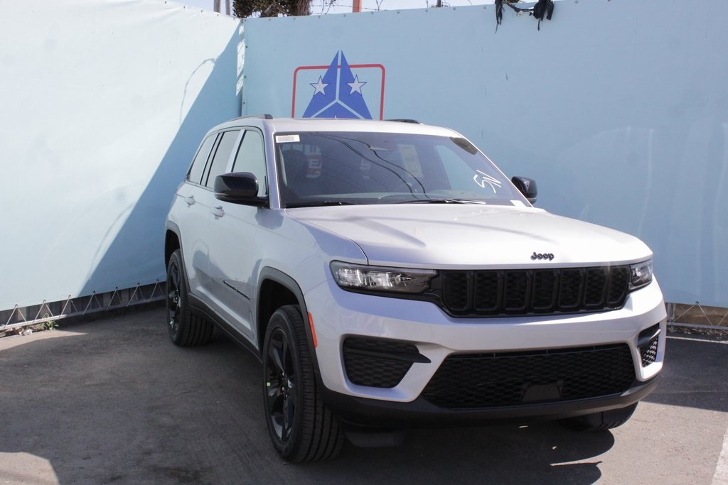 2025 Jeep Grand Cherokee Altitude X photo 4