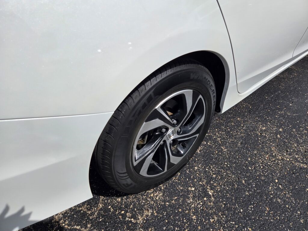 2017 Honda Accord LX photo 7