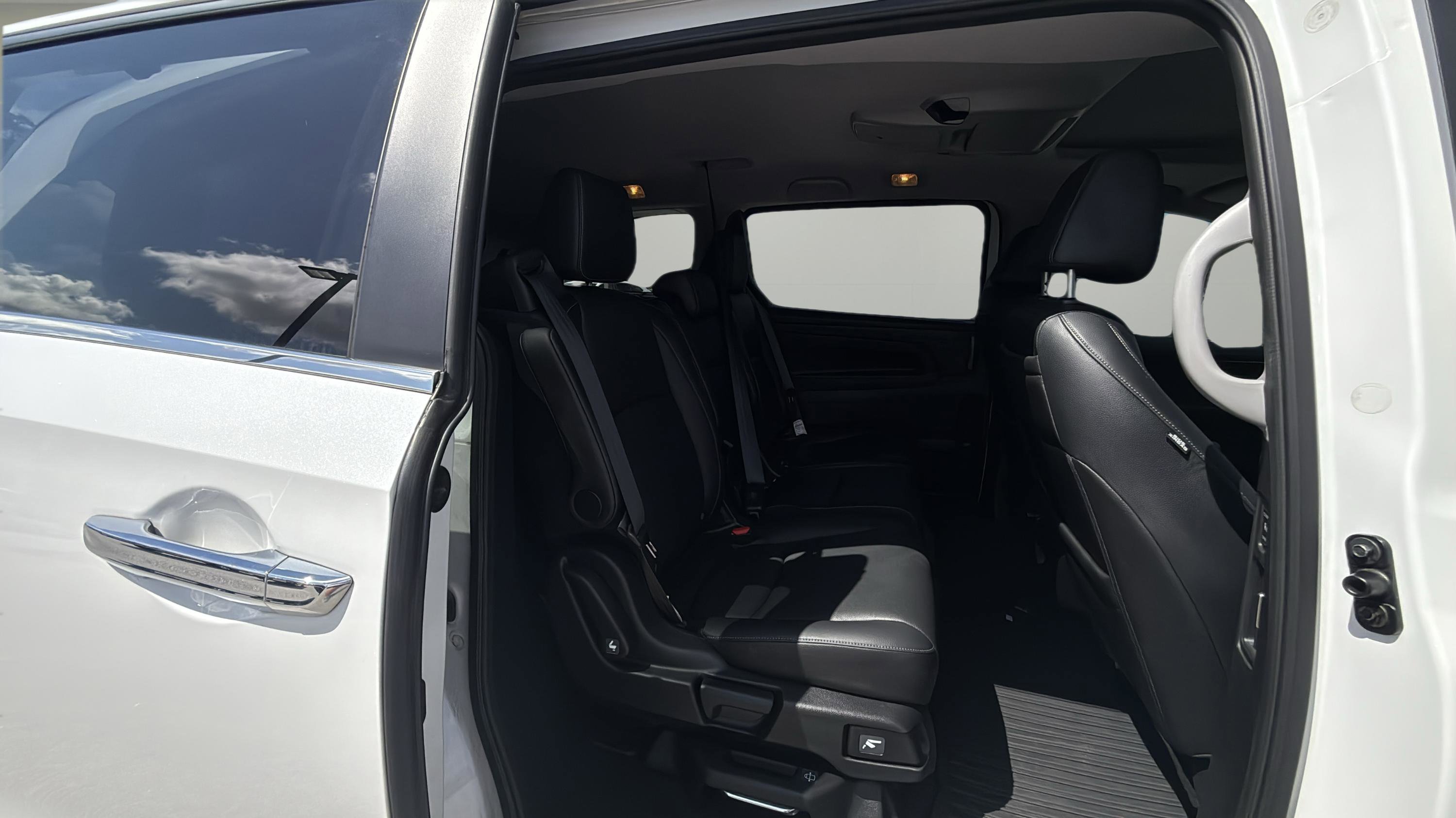2023 Honda Odyssey Touring photo 13