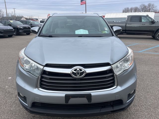 2016 Toyota Highlander XLE photo 2