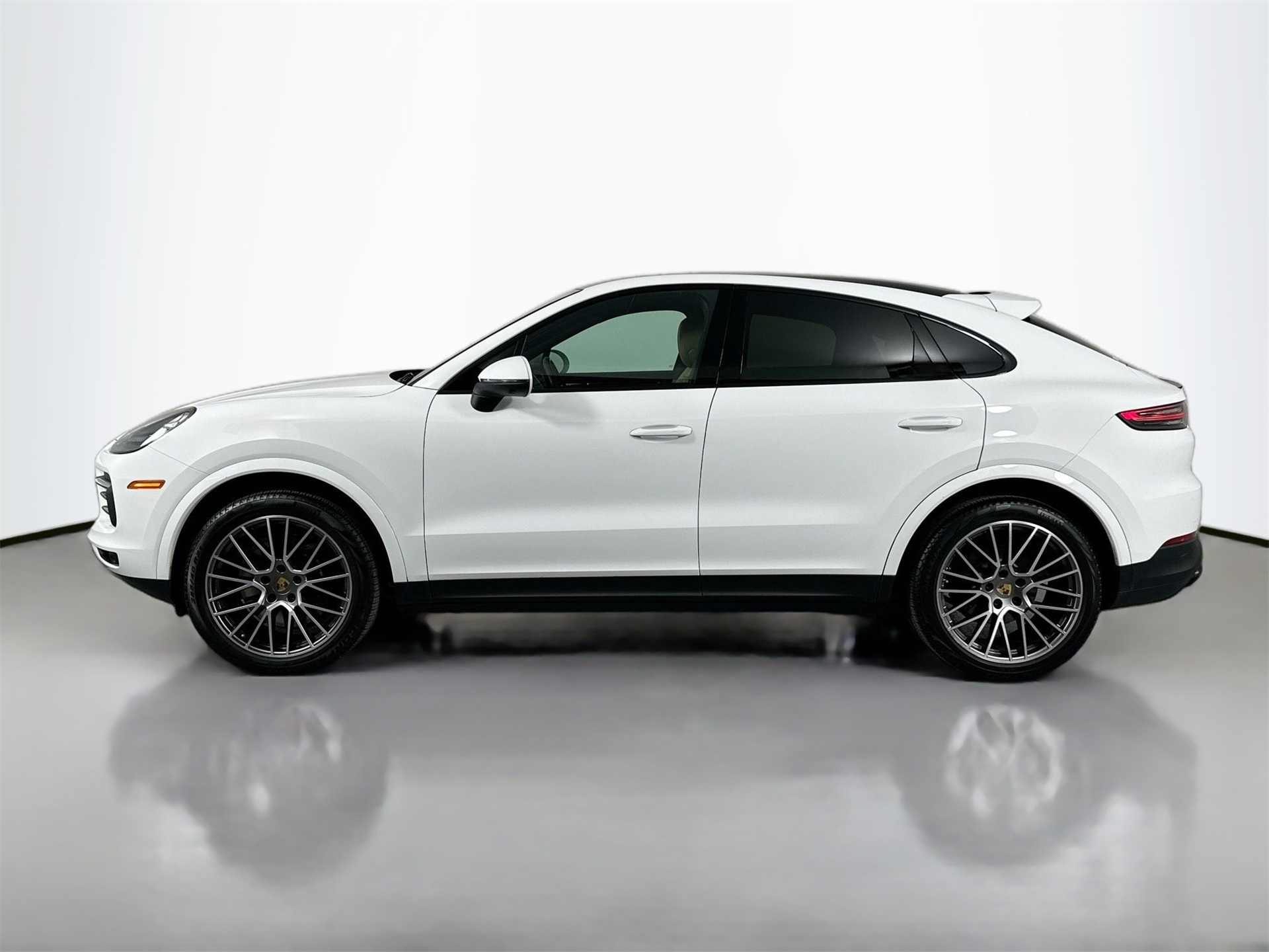 2023 Porsche Cayenne Coupe Platinum Edition photo 2