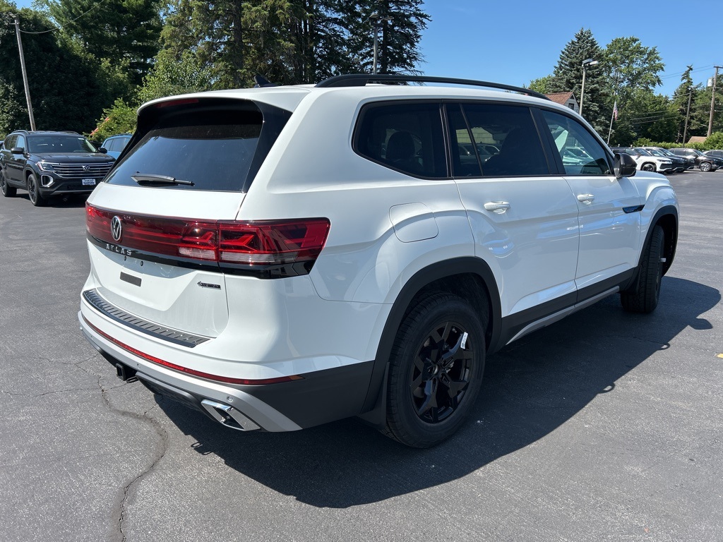 2025 Volkswagen Atlas Peak Edition SE photo 4