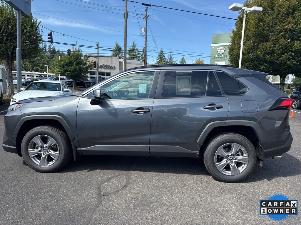 2022 Toyota RAV4 XLE photo 4