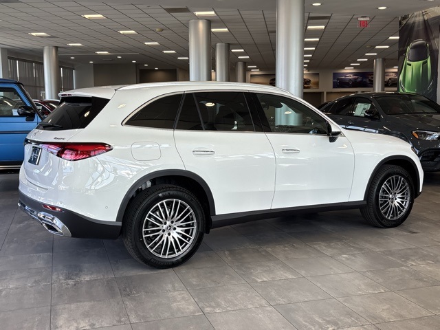 2026 Mercedes Benz GLC 300 4MATIC photo 2