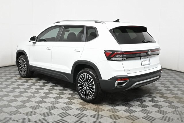 2025 Volkswagen Taos SE photo 4