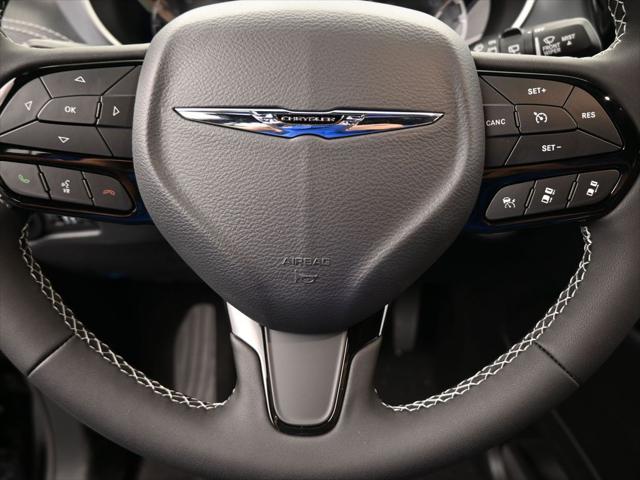 2026 Chrysler Pacifica Limited's photo