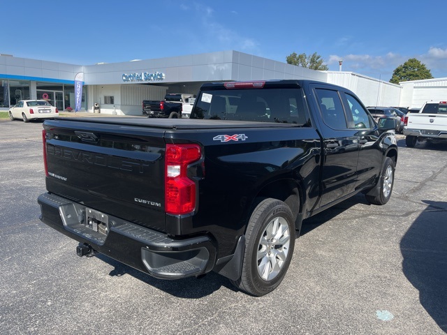 2023 Chevrolet Silverado 1500 Custom photo 3