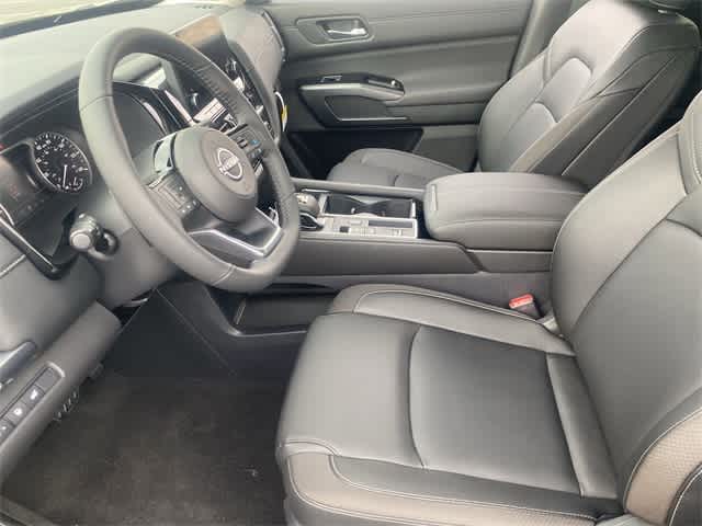 2025 Nissan Pathfinder SL photo 16