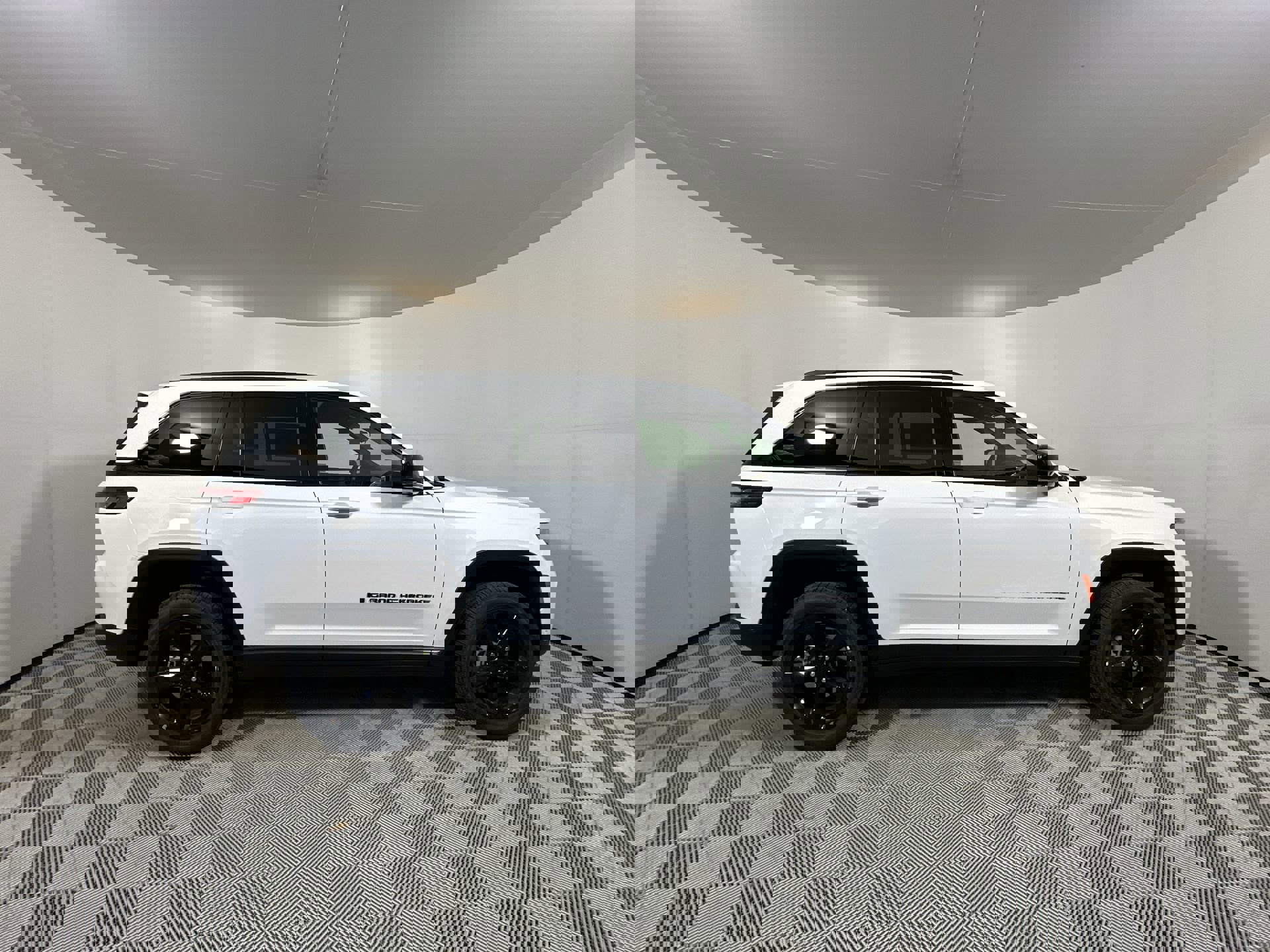 2025 Jeep Grand Cherokee Limited photo 8