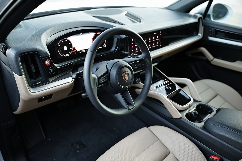 2025 Porsche Cayenne photo 3