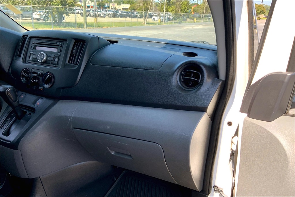 2017 Nissan NV200 S photo 15