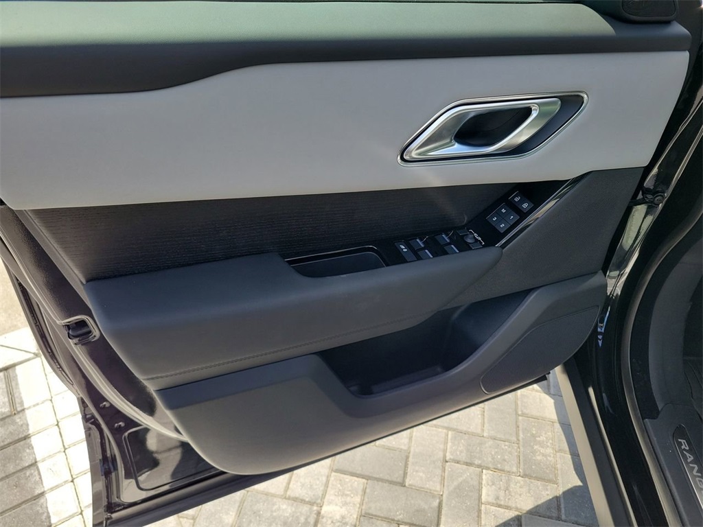2026 Land Rover Range Rover Velar SE photo 21
