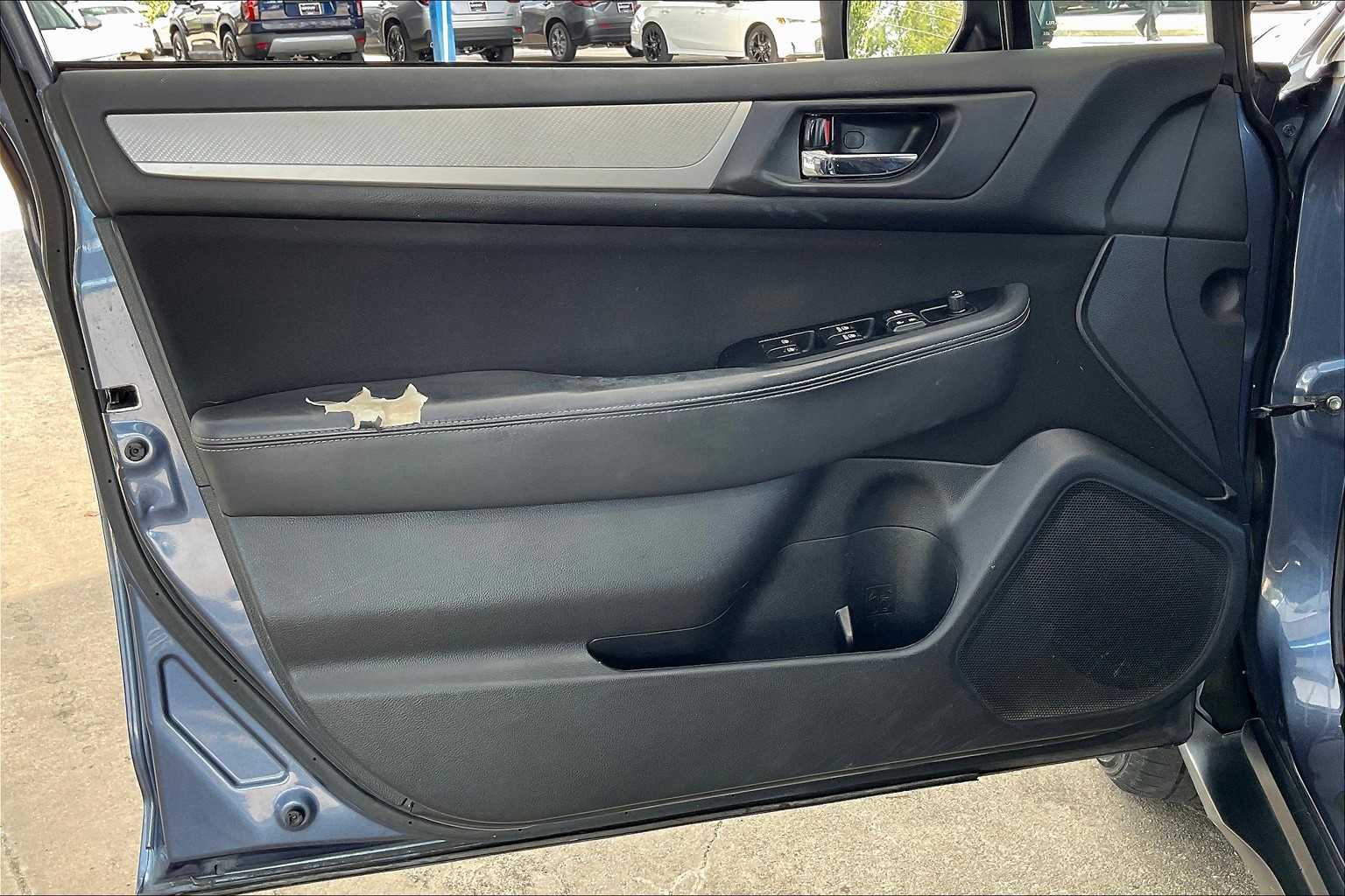 2017 Subaru Outback Premium photo 20