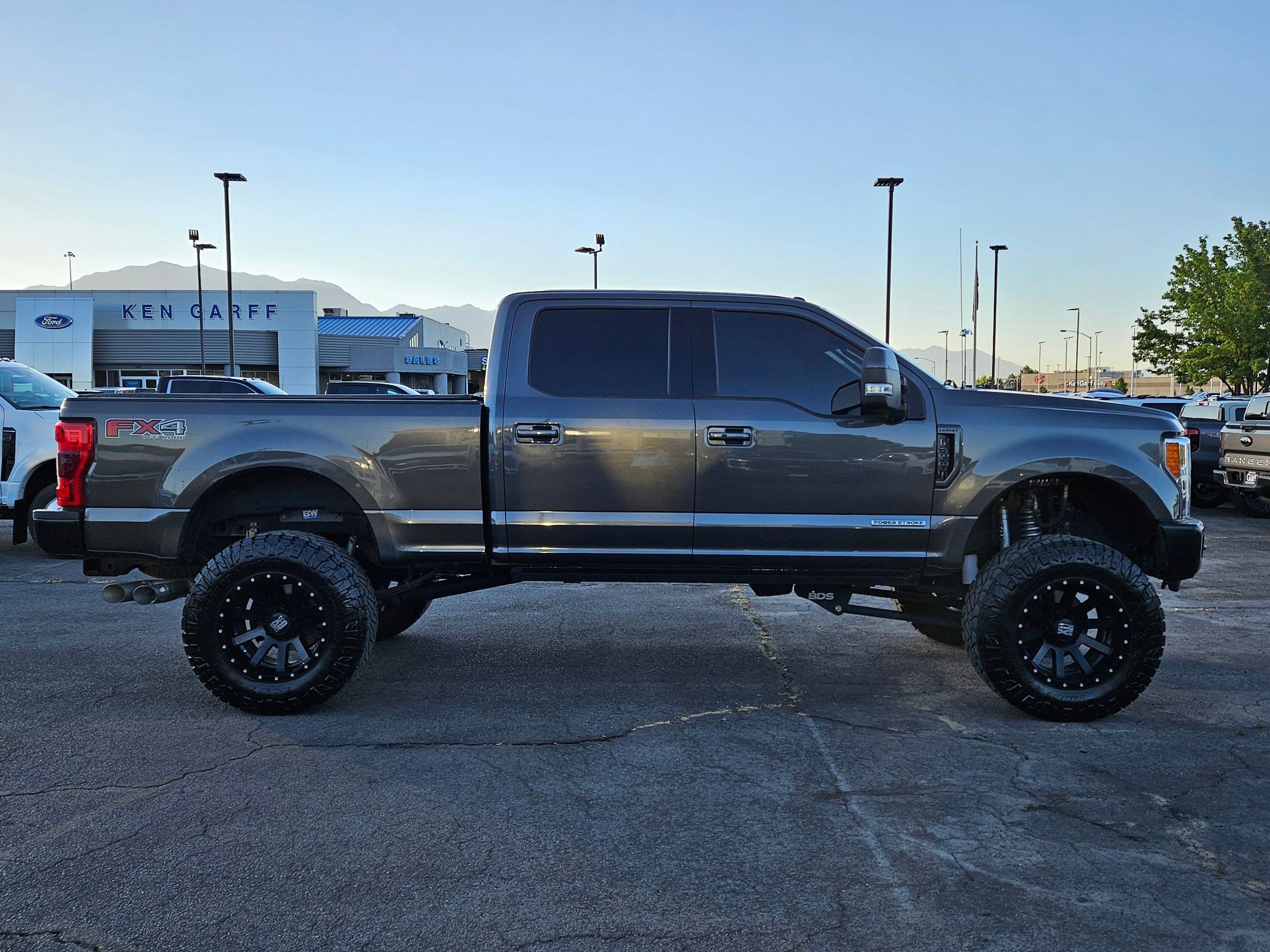 2017 Ford F-350 Lariat photo 2