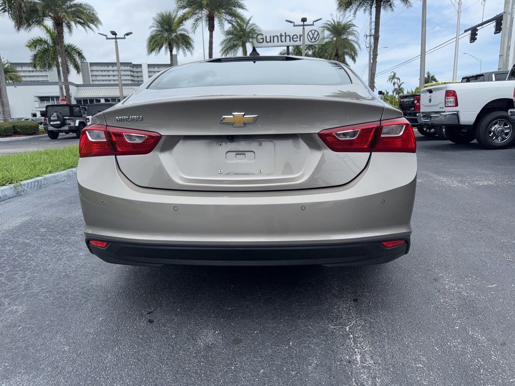 2022 Chevrolet Malibu LS photo 4