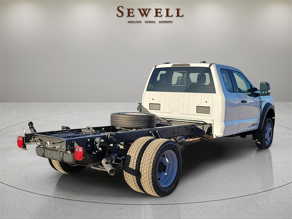 2024 Ford F-550 Super Duty Chassis Cab XL's photo