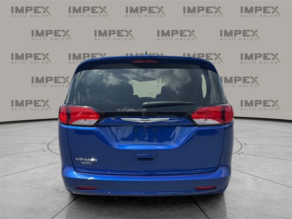 2021 Chrysler Voyager LX photo 4