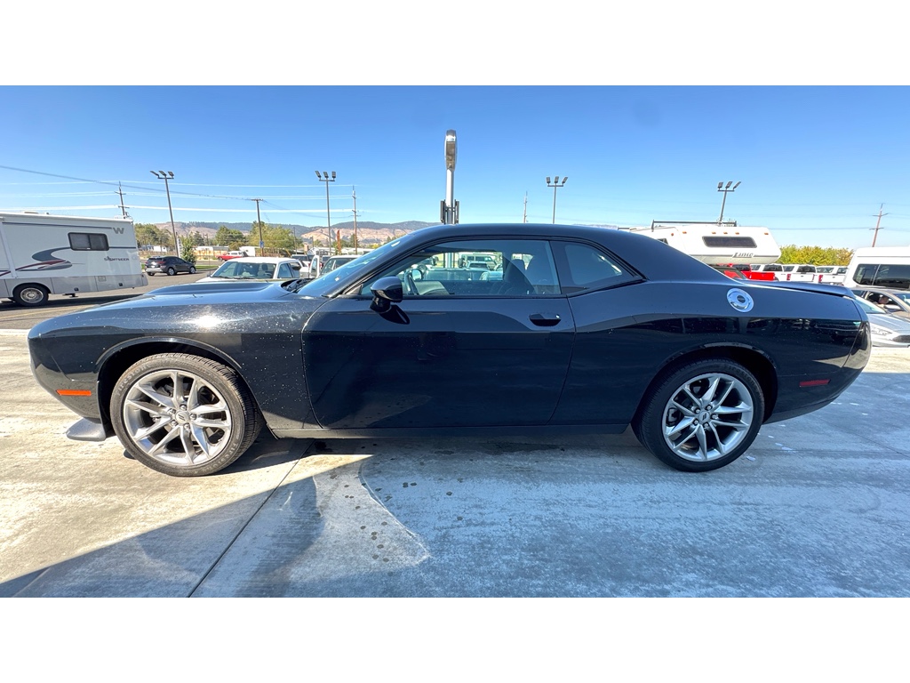 2022 Dodge Challenger GT photo 2
