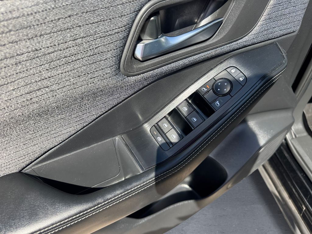 2023 Nissan Rogue SV photo 12
