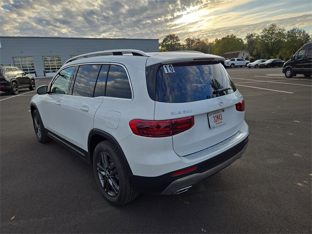 2026 Mercedes Benz GLB 250 4MATIC photo 3