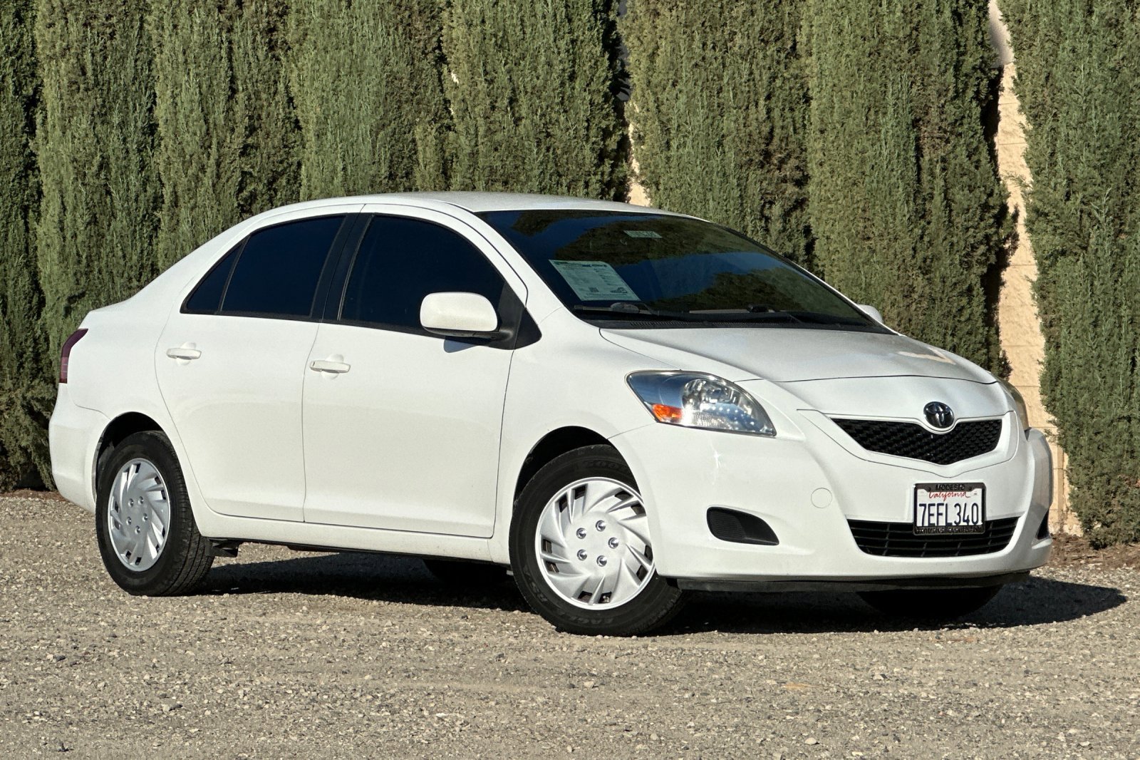 2012 Toyota Yaris Base photo 2