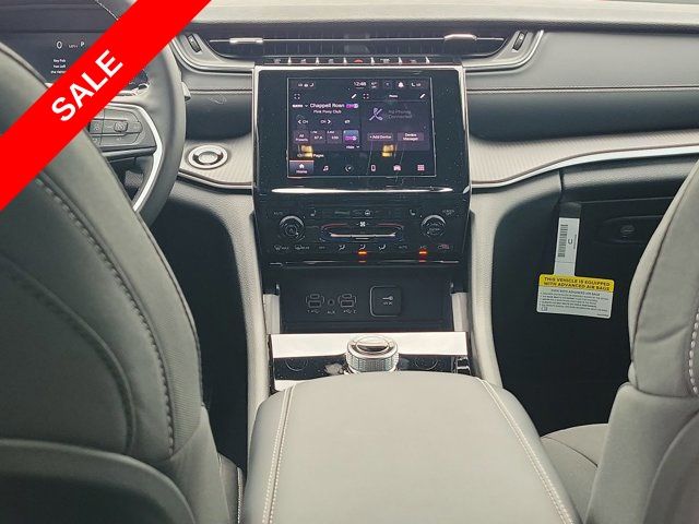 2025 Jeep Grand Cherokee Laredo photo 28