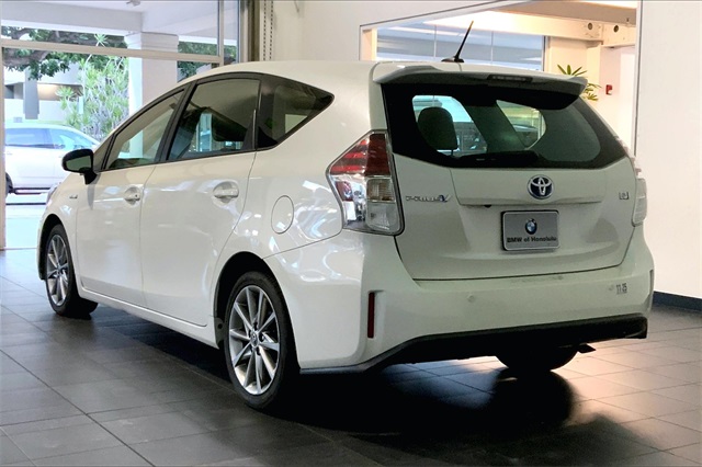 2017 Toyota Prius V Two photo 9