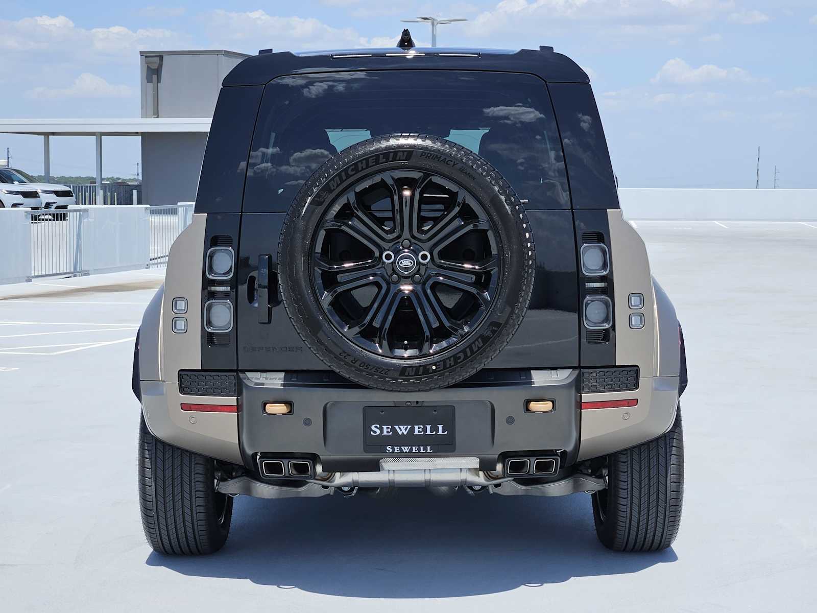 2025 Land Rover Defender 110 photo 6