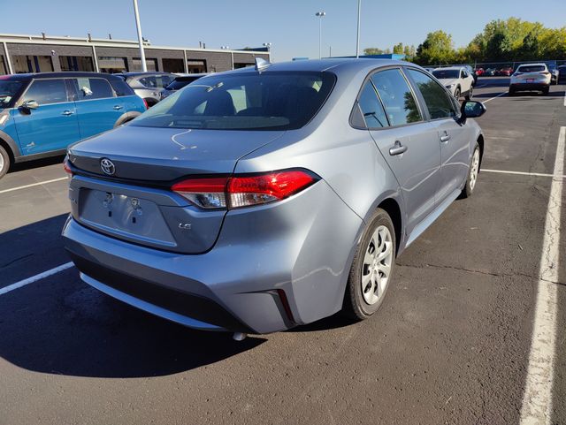 2022 Toyota Corolla LE photo 3